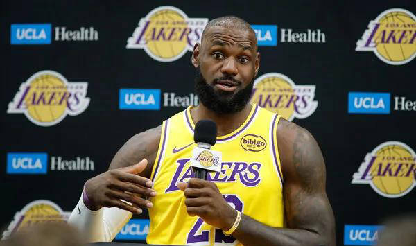 而在他缺席, 因病因素而 而在他缺席, 因病因素而