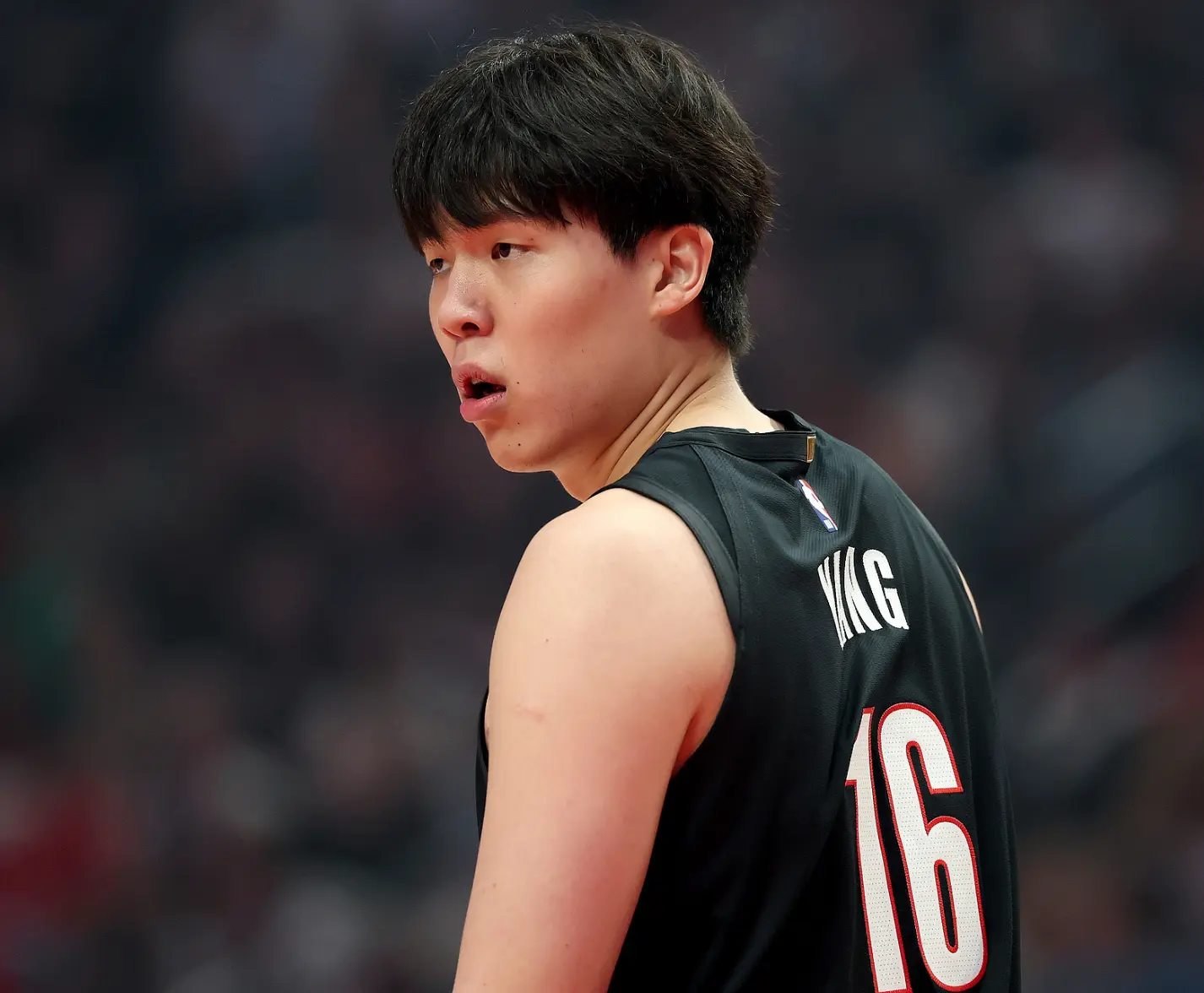 alt, 德也在场边, src