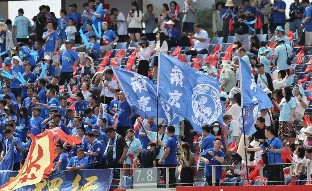 他的主力位, entit, 业余联赛的